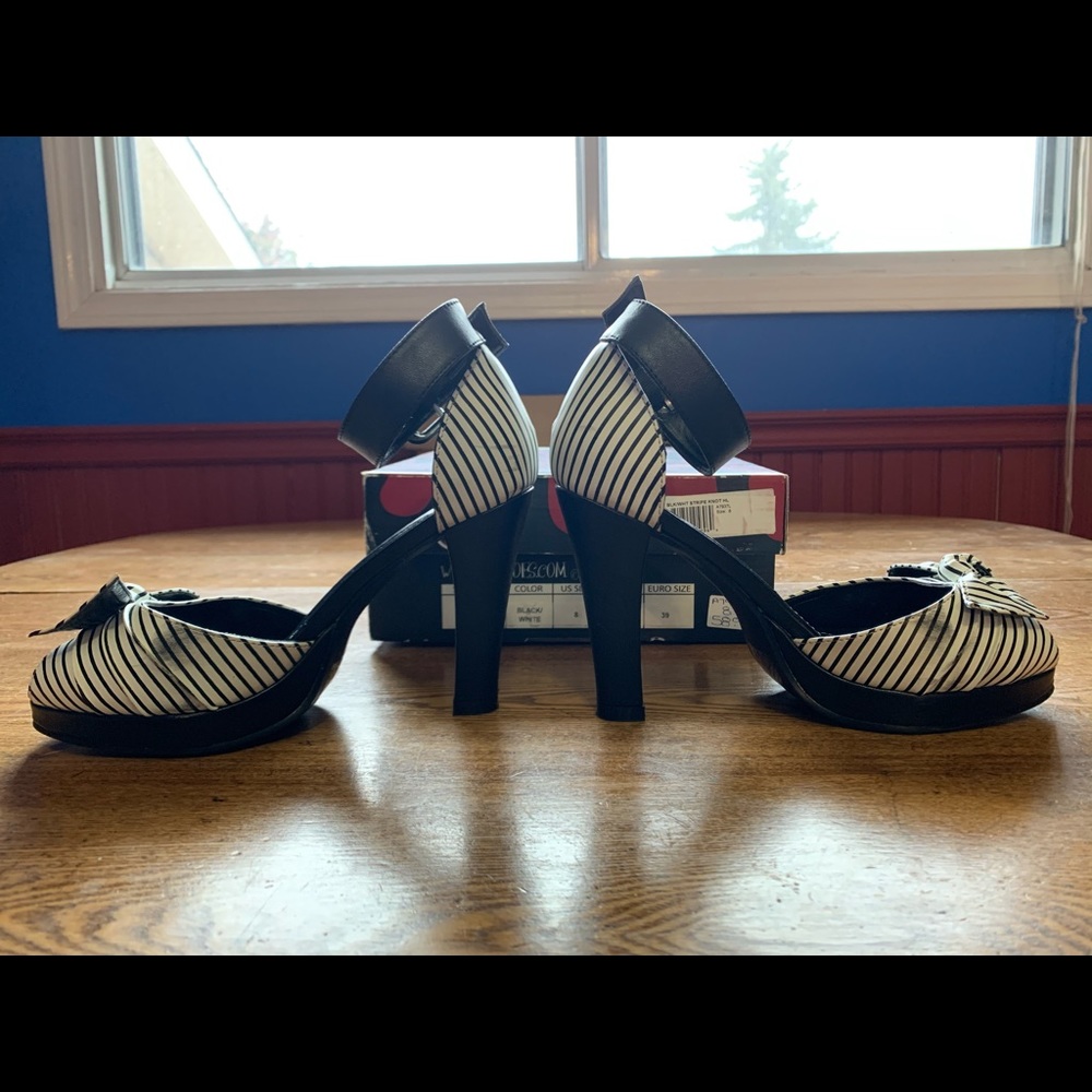 T.U.K. Blk/Wht Stripe Knot Heel - Picture 4 of 8
